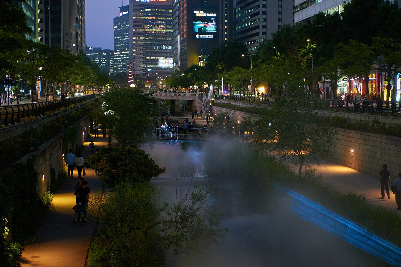 Cheonggyecheon stream walkway in downtown Seoul in the evening