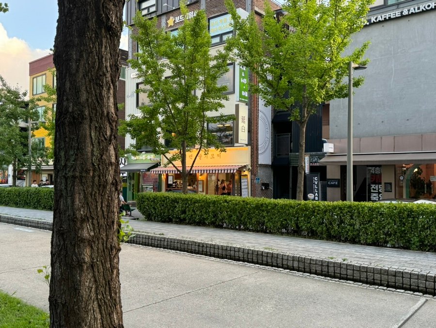 Cafe-lined street of Yeonnam-dong in Seoul