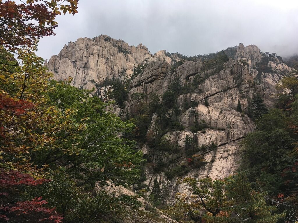 Rocky peaks and forest of Seoraksan National Park in Gangwon