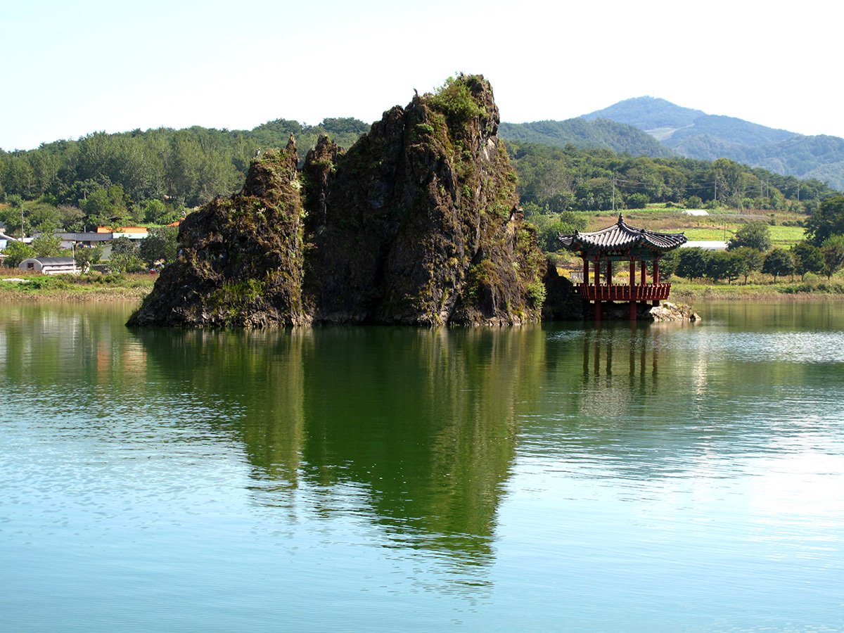 The Dodamsambong rock peaks rising from the river near Danyang