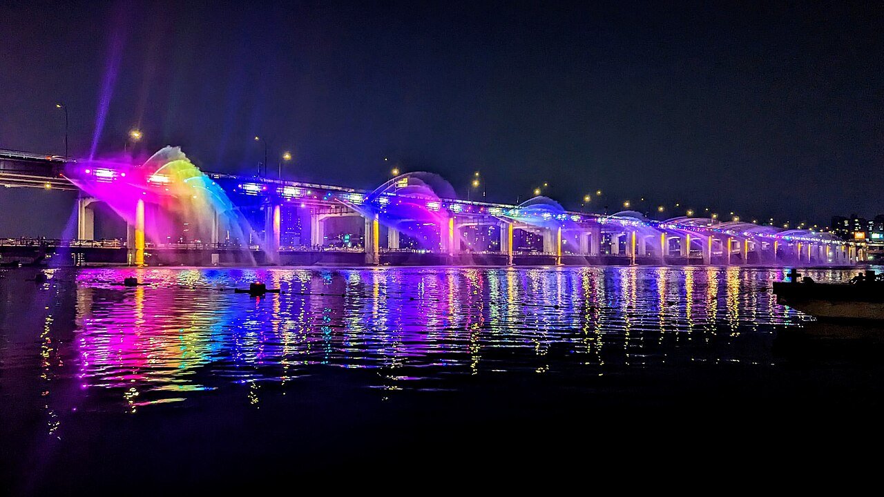 Banpo Bridge Moonlight Rainbow Fountain light show over the Han River at night