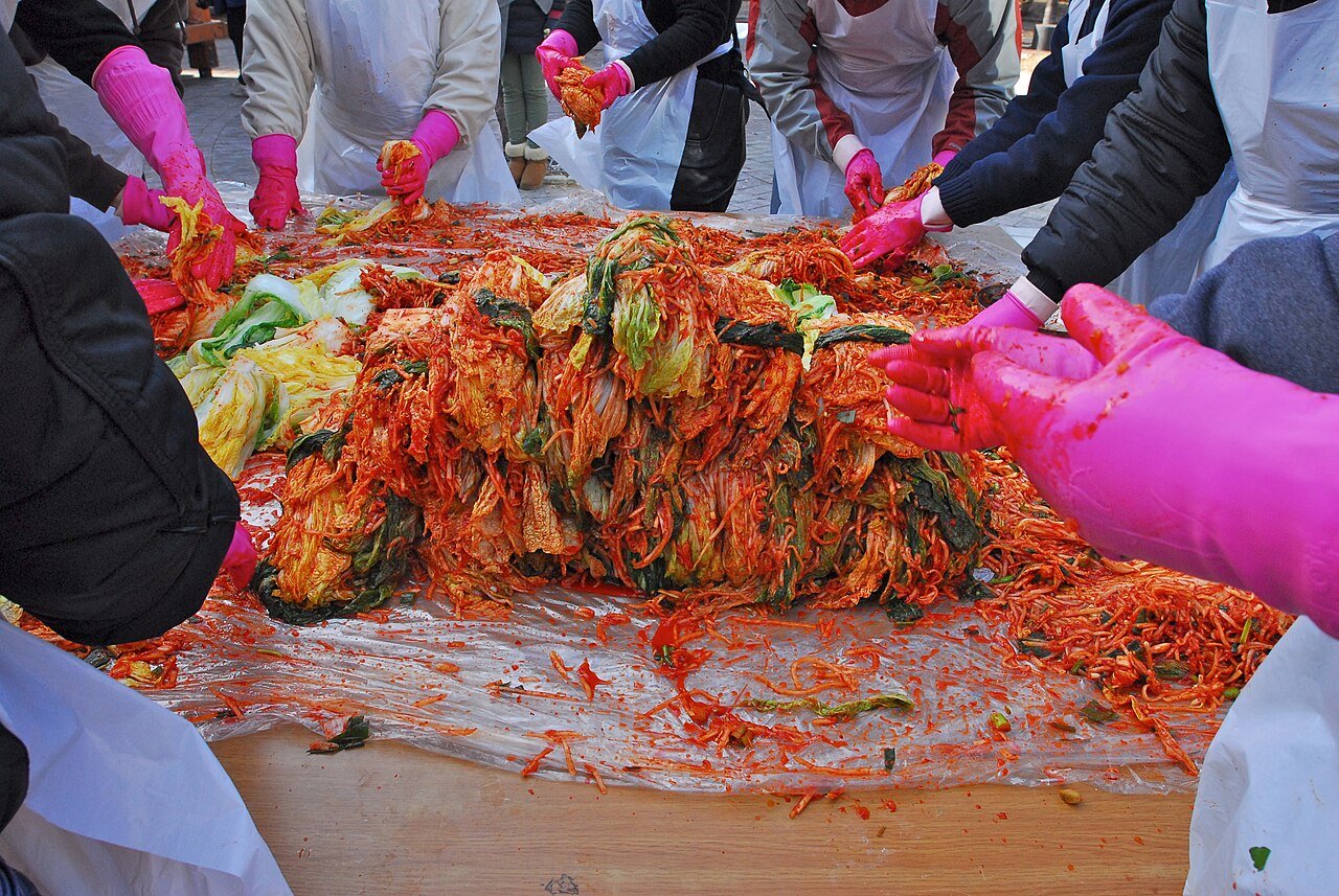 People making kimchi together during a gimjang session