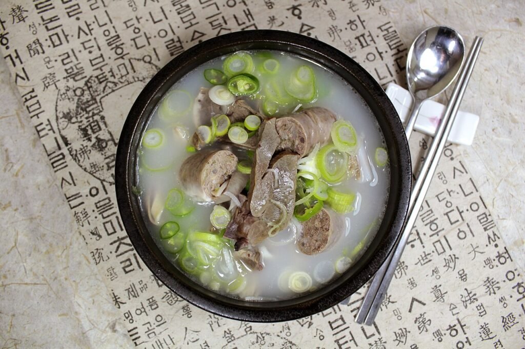 Haejangguk, Korean hangover soup, a Jongno gukbap specialty