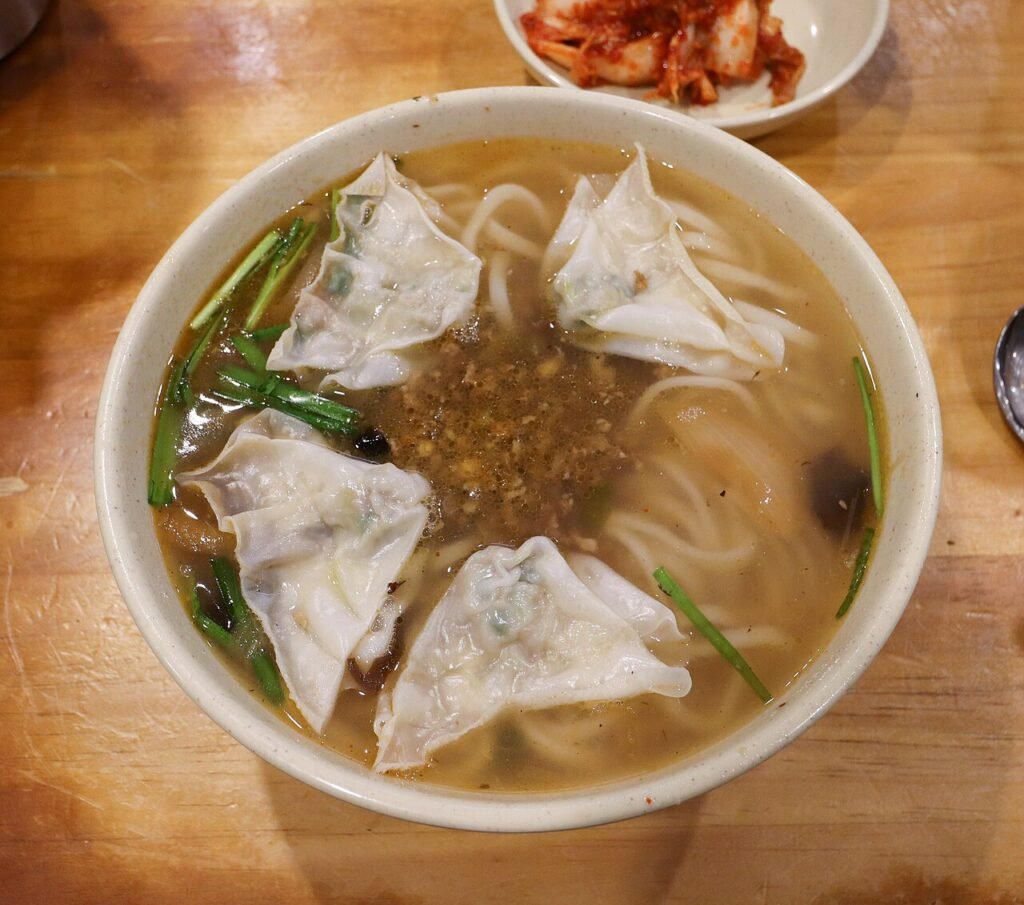 Kalguksu, Korean knife-cut noodle soup, a Seongsu comfort food staple